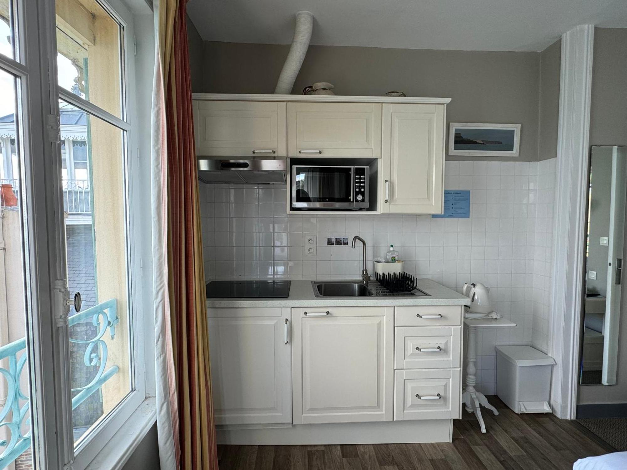 Hotel-Restaurant Printania Динар Экстерьер фото