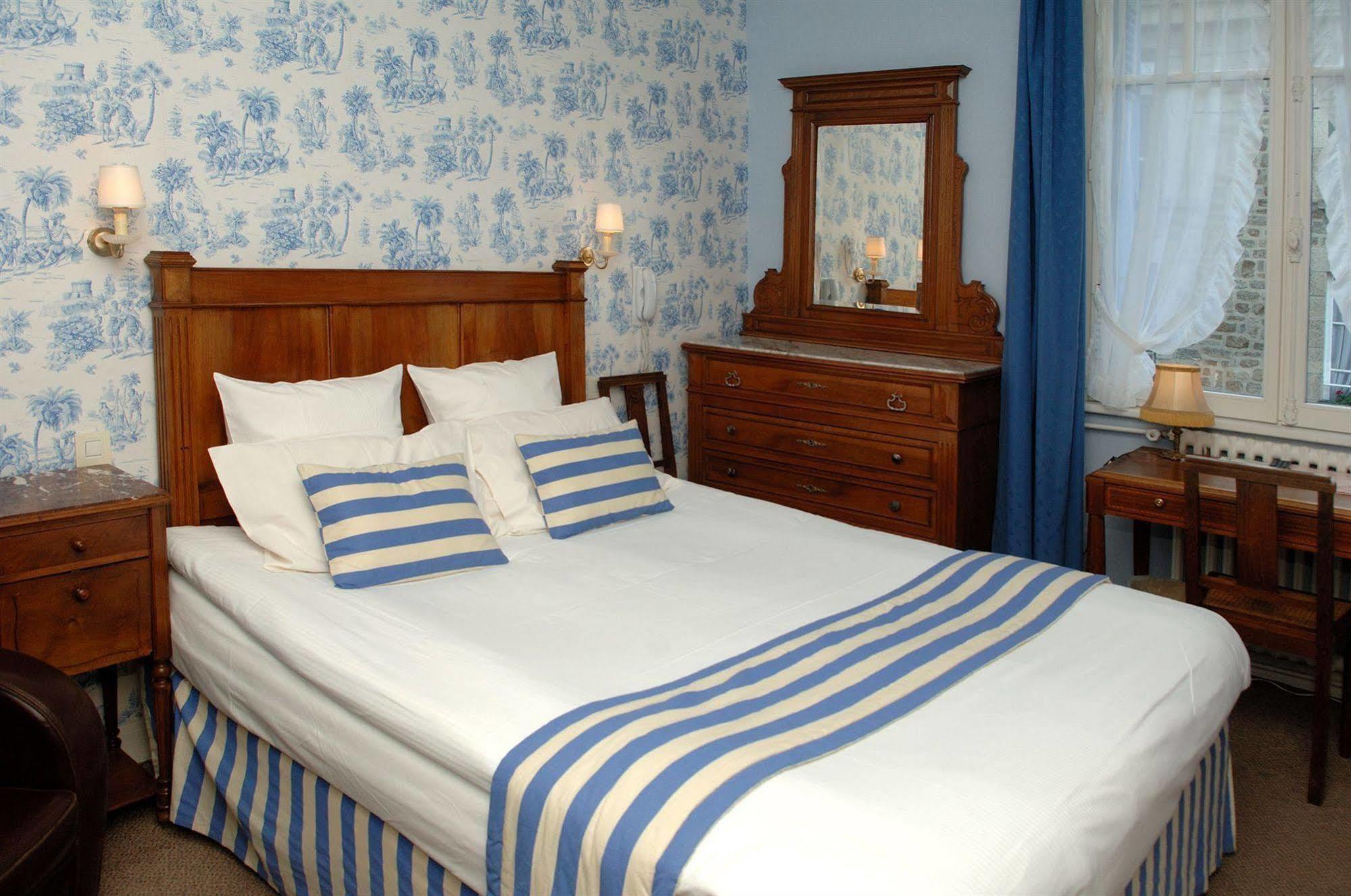 Hotel-Restaurant Printania Динар Экстерьер фото